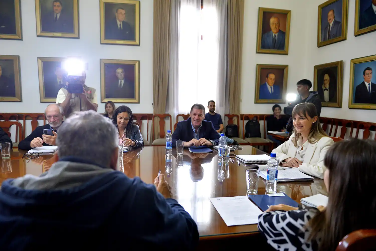 La provincia otorga otro incremento a los estatales a los haberes de octubre: de cuánto es el aumento