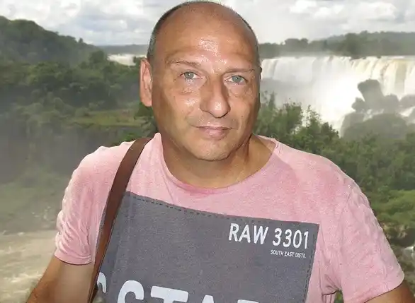 Víctima de Rivas denunció “rondas de masturbación” y “viajes de placer”