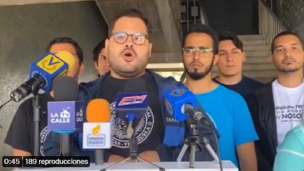 «Señora Lucena, ¿qué hace usted con $5?» La pregunta que se hacen estudiantes universitarios ante aumento de beca