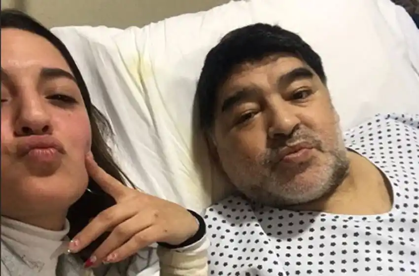 Diego Maradona está internado y recibió la visita de su hija Jana