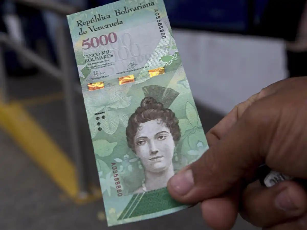 Venezuela aplaza circulación de nuevos billetes con tres ceros menos