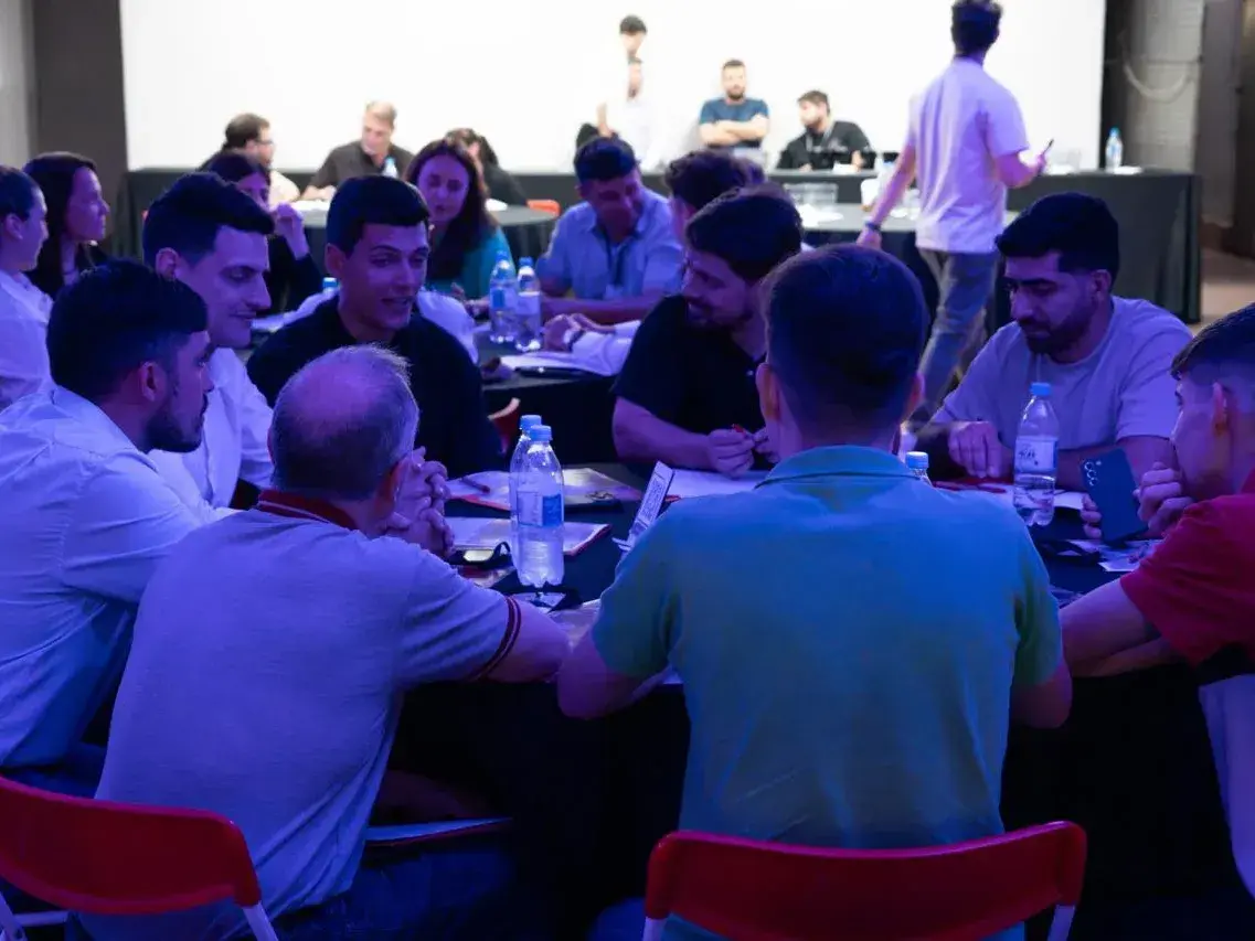 90 REPRESENTANTES DE EMPRESAS
