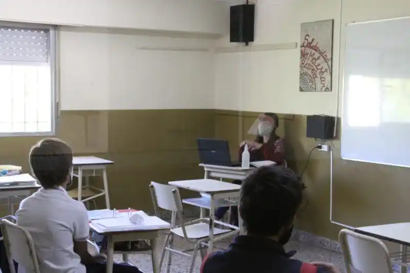 Convocan a inscribirse para recibir la vacuna al personal docente