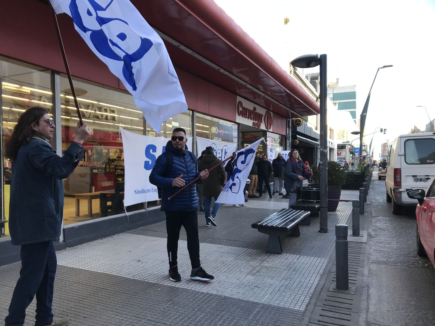 Empleados de Comercio se movilizó en reclamo del sueldo impago de un trabajador con carpeta psiquiátrica