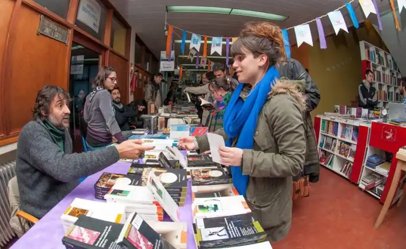 Más de 50 editoriales en la Feria del libro Independiente “Rema que rema”