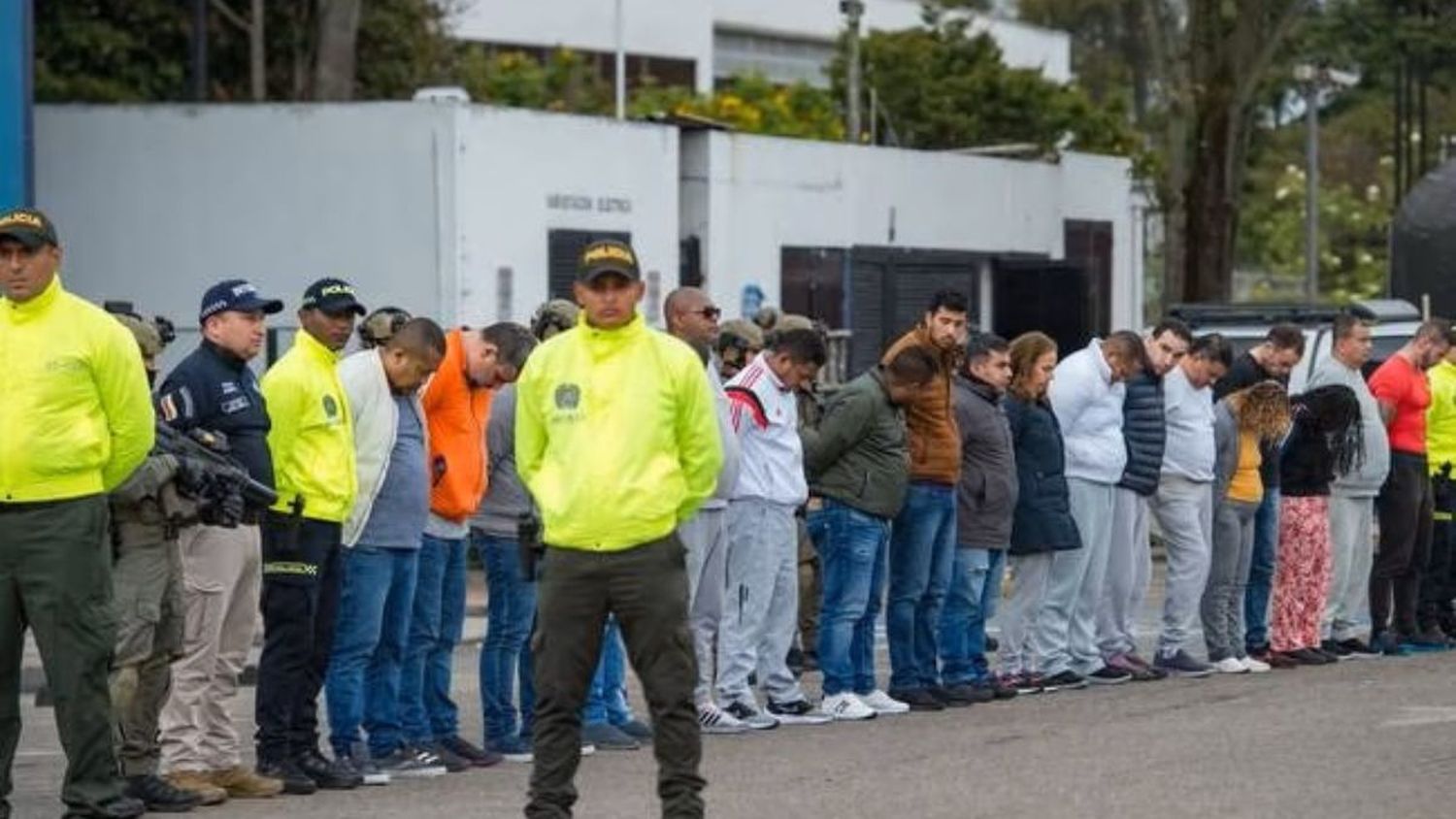 ¡34 TIENEN ORDEN DE EXTRADICIÓN! Capturan a más de 50 narcos en Colombia (+Video)