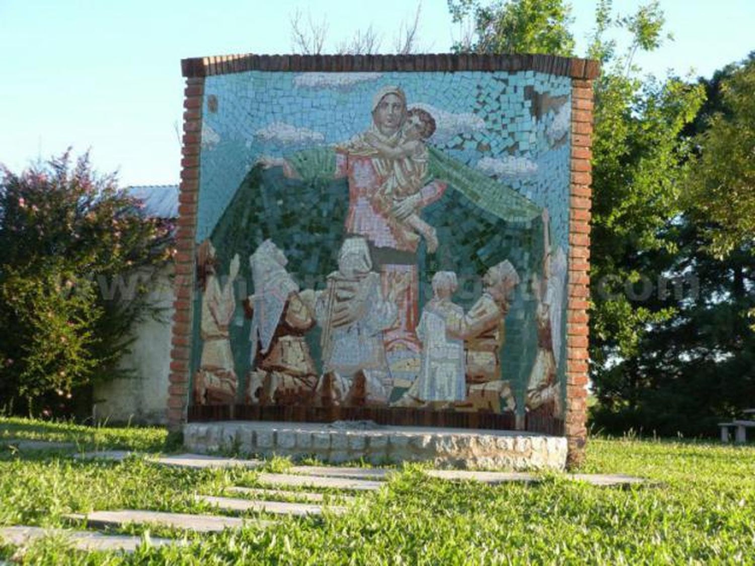 Artistas locales emplazaron un Mural de la Virgen de Shöenstatt en Villaguay