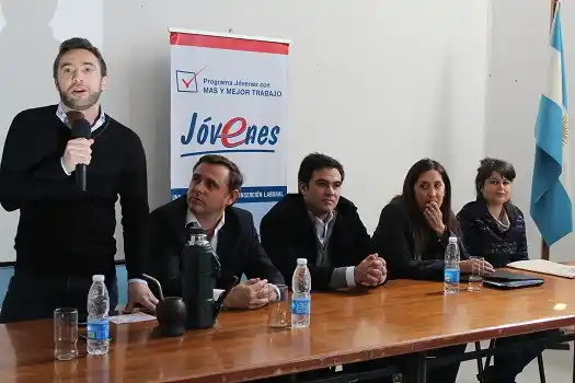 Miles de jóvenes se capacitan para su inserción en el trabajo