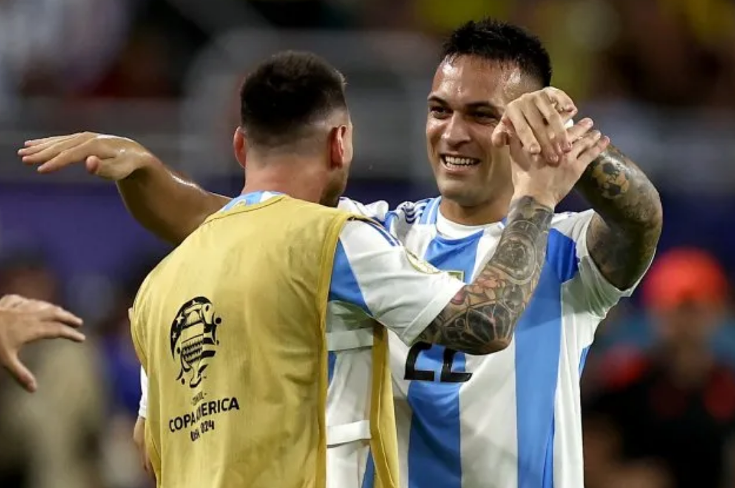 Lautaro y Messi festejando el bicampeonato. Foto: Reuters