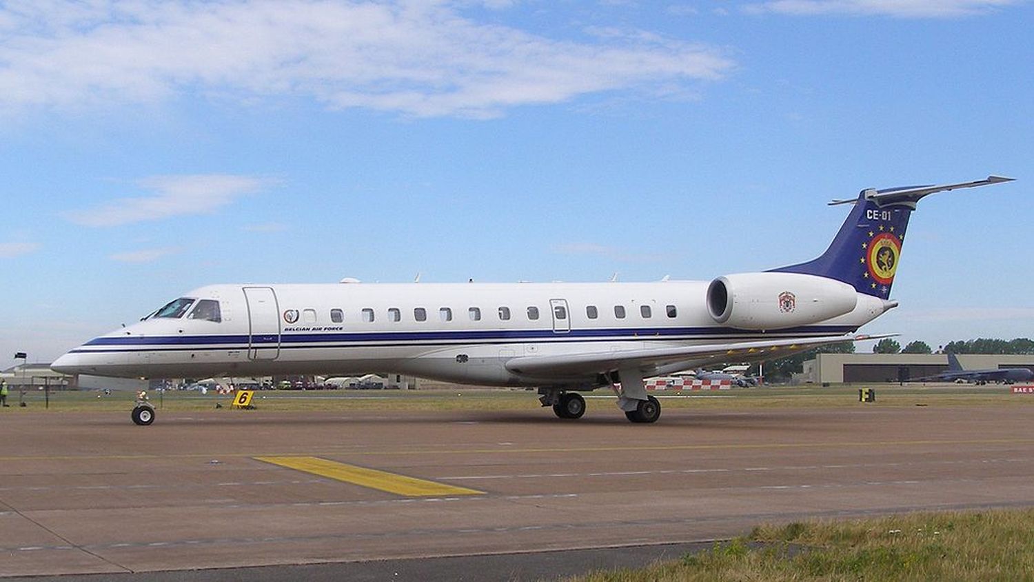 Anuncian incorporación de aeronaves Embraer ERJ 135 para LADE