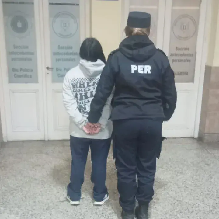 Detuvieron en un operativo a una joven que vendía cocaína en la vía pública