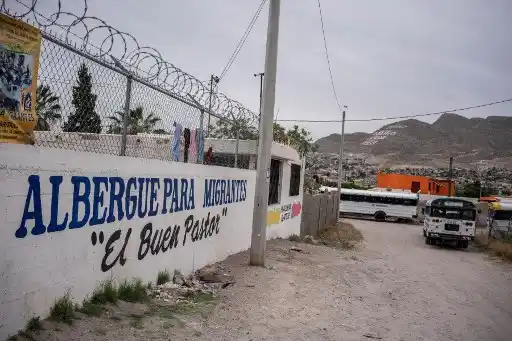 FLUJOS MIGRATORIOS en frontera México-EE.UU. se redujeron en 50%  