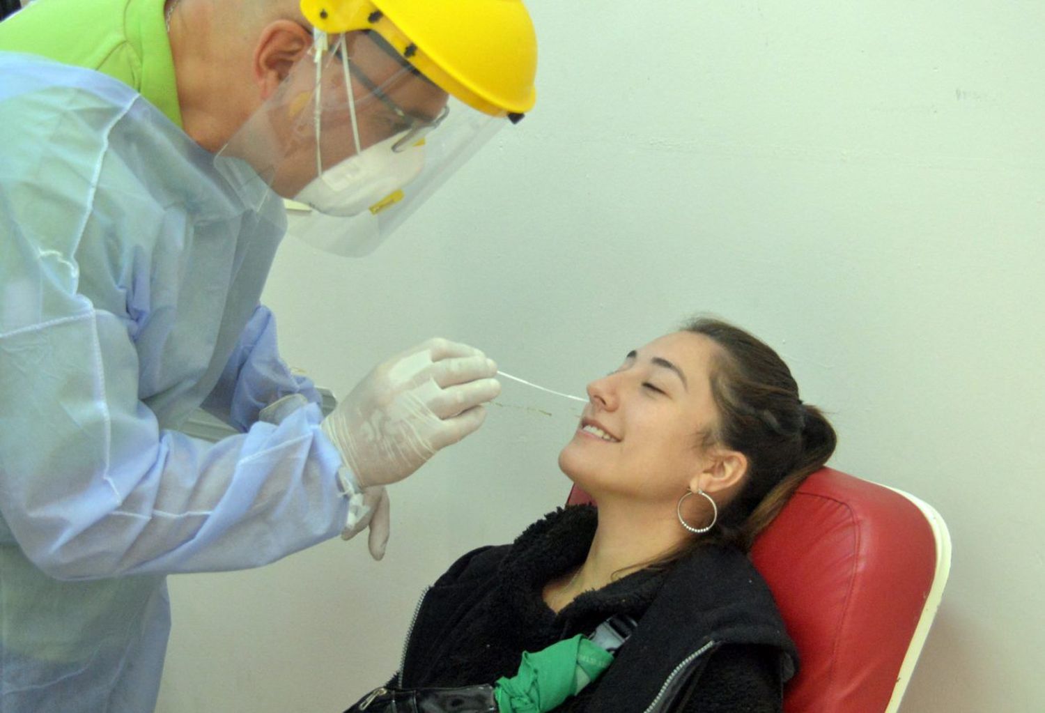 En el Hospital volvieron a hisopar a menores de 60 años con síntomas de Covid