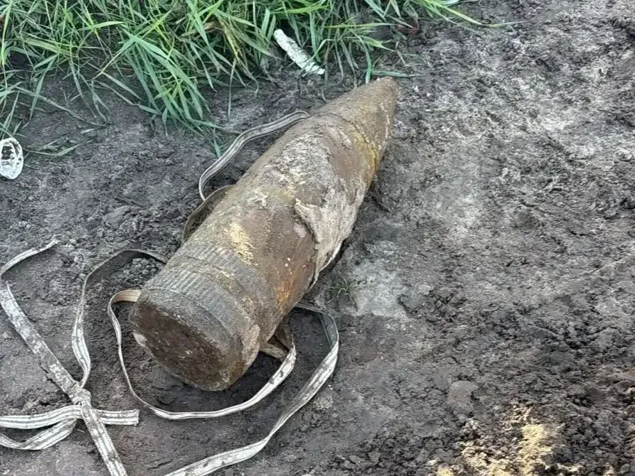 Proyectil de 80 kilos encontrado en un predio de zona norte. Foto: División Explosivos.