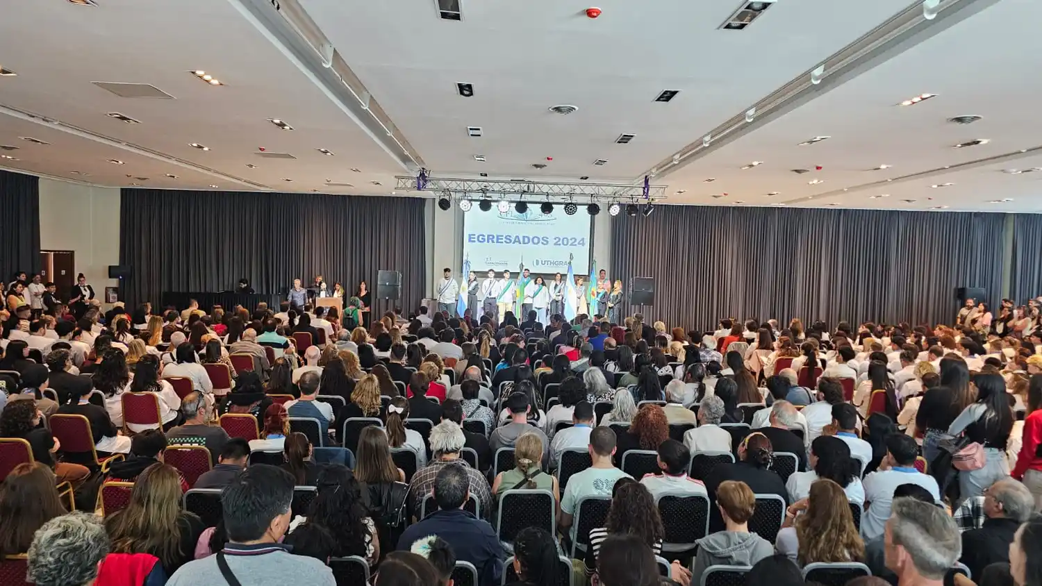 El secretario general, Pablo Santín, encabezó junto al cuerpo docente del CFL N°405 la entrega de certificados en el Hotel UTHGRA Presidente Perón.