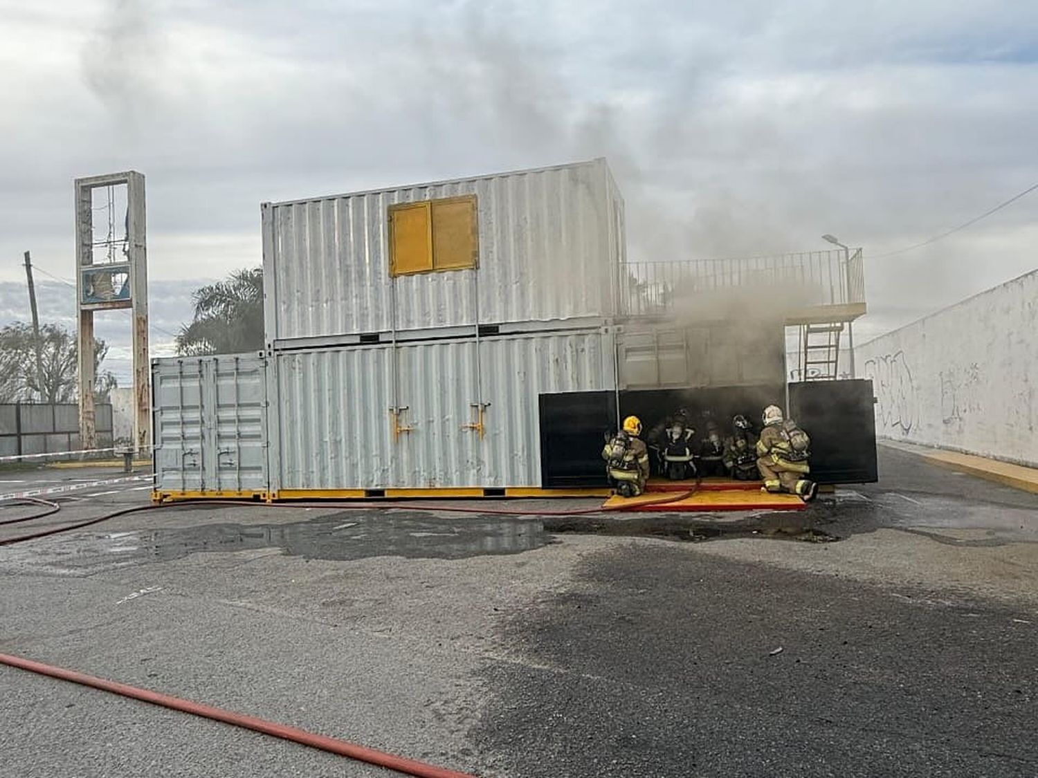Formación clave para enfrentar el fuego: bomberos gualeyos se capacitaron en ventilación táctica