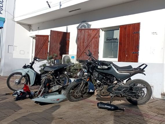 La policía recuperó tres motos robadas tras una serie de allanamientos