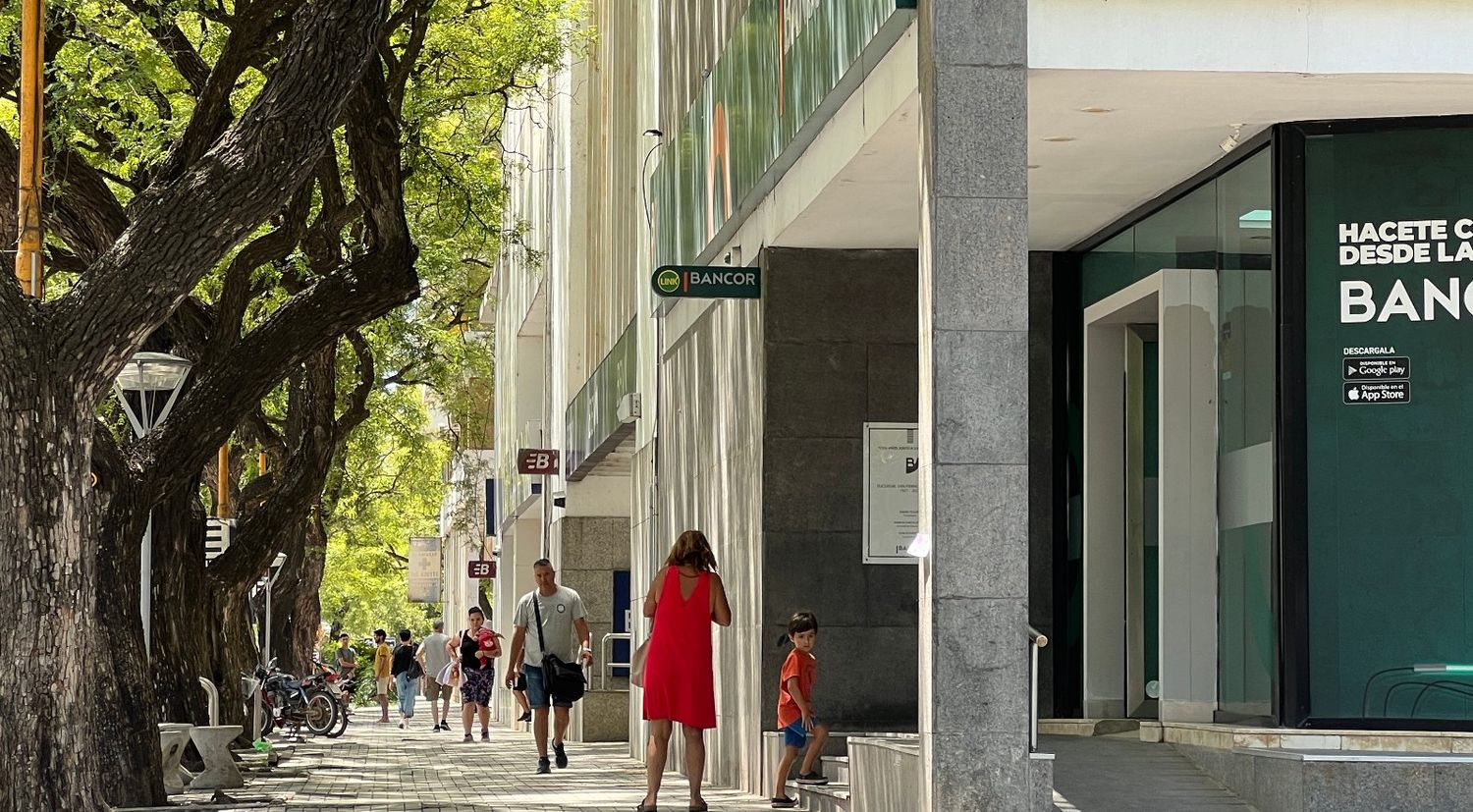 Los bancos funcionarán hasta el mediodía