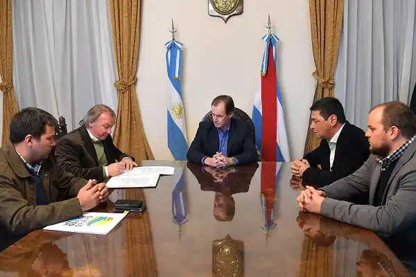 Firman convenios con municipios para adherir al programa 'Mi ciudad led'