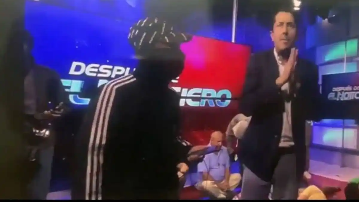 DELINCUENTES ARMADOS HASTA LOS DIENTES que irrumpieron en TC Televisión de Ecuador fueron capturados (Videos)