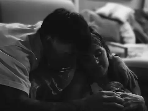 Nació Aurora, la hija de Lisandro Martínez y Muri López Benítez: “El mejor día de nuestras vidas”