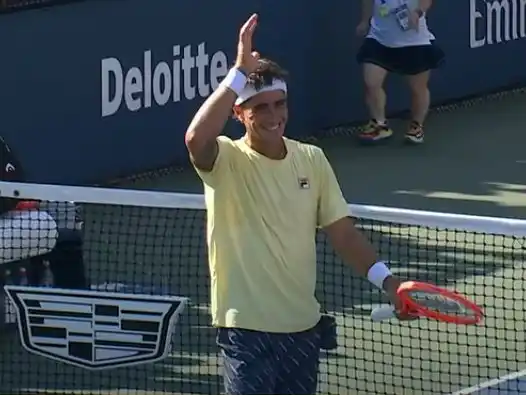 El "Tiburón" Comesaña se metió en al roinda 2 del último Grand Slam del año.