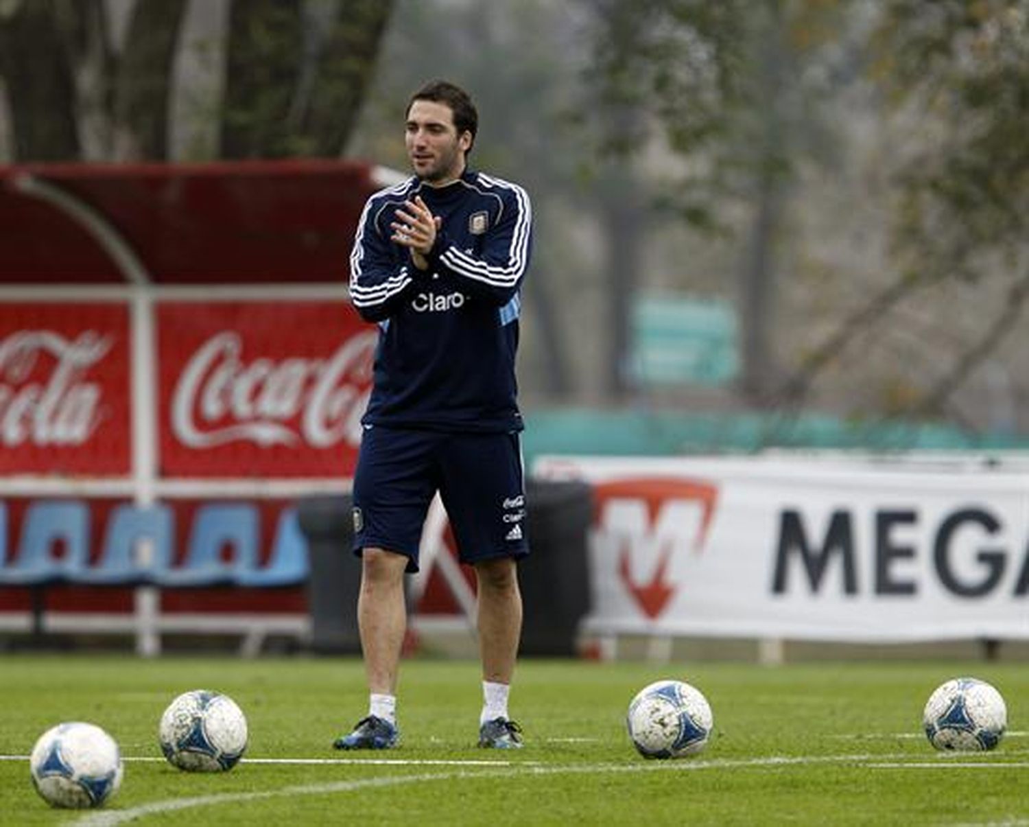 Higuaín: “Si son felices insultándome, está bien”