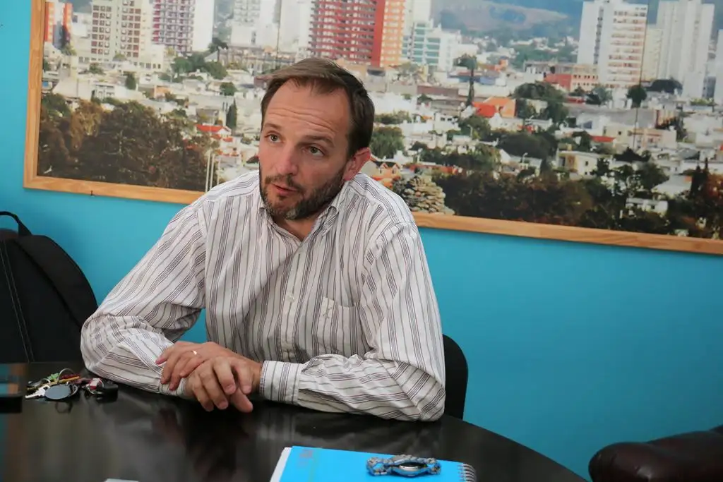 Aseguran que es “malentendido” que el funcionario promocione su empresa con obras públicas
