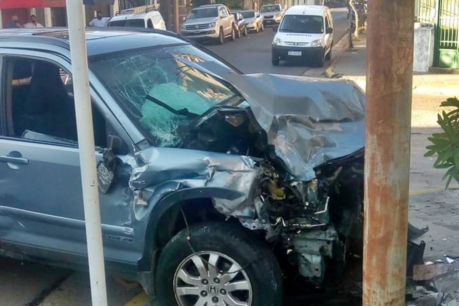 Un hombre falleció luego de un violenco choque entre dos camionetas