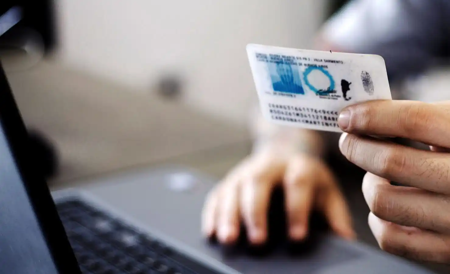 Trámites más caros: ¿cuánto cuesta ahora hacer el DNI y el Pasaporte?