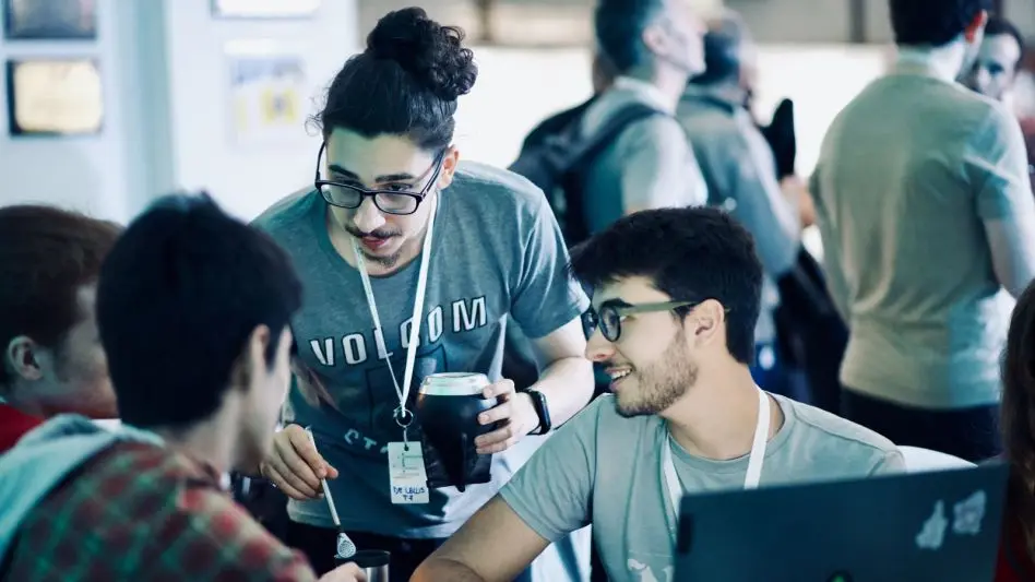 Impulsan una capacitación en desarrollo web para jóvenes de General Pueyrredon