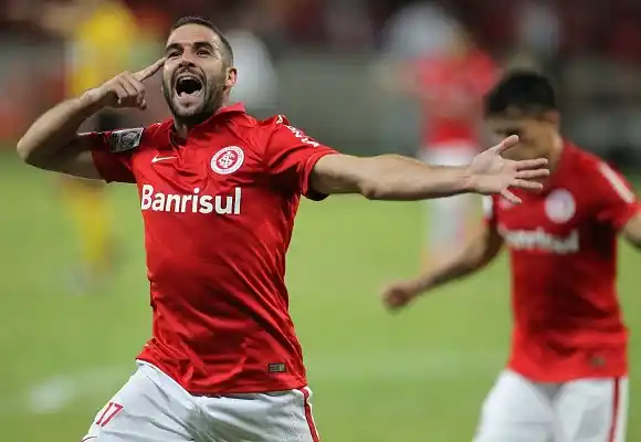 Racing celebra la vuelta de uno de sus goleadores 