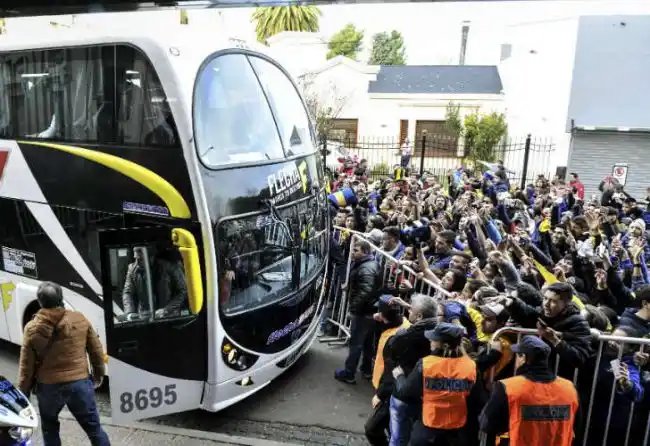 Boca llegó a Bahía Blanca y hoy puede consagrarse sin jugar