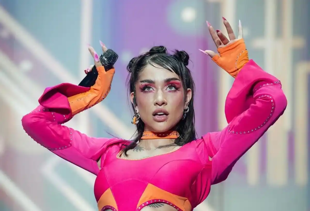 Maria Becerra permanece internada.