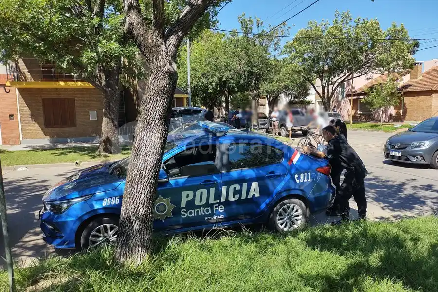 Durmiendo en un banco, encontraron a un adolescente que estaba siendo buscado, pero volvió a desaparecer