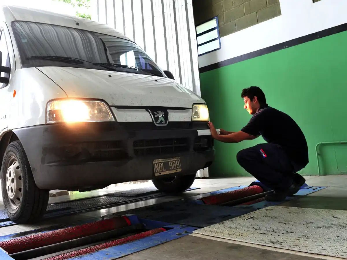 Antes de viajar: matafuegos vencido, la principal falta a la hora de hacer el ITV