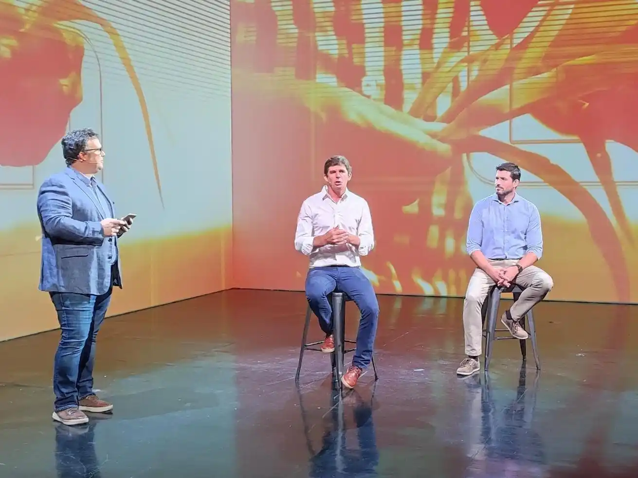 El periodista Diego Peydro condujo el lanzamiento de la nueva marca de semillas de GDM