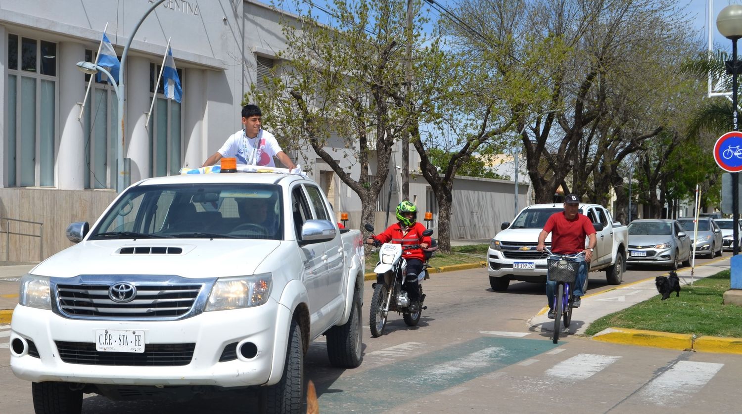 Maximiliano durante la caravana por las calles de la ciudad.