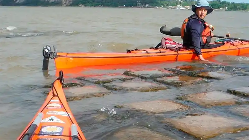 Por la bajante del Paraná, quedó al descubierto la "manta protectora" del túnel subfluvial