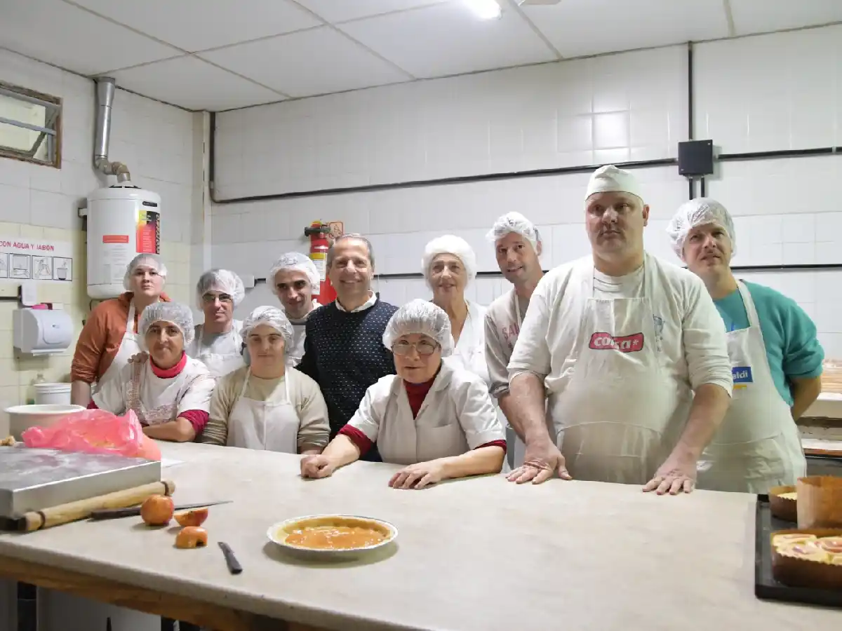 El intendente Bernarte visitó APRID 