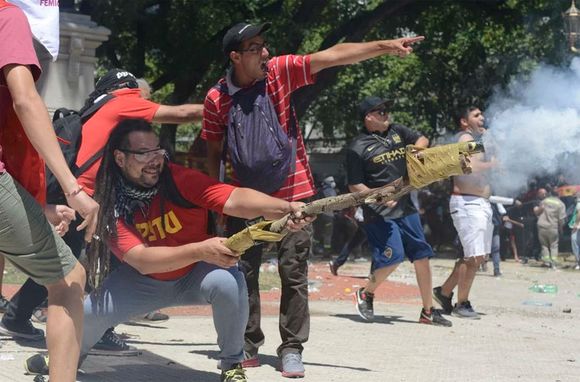 Reapareció el militante que disparó un mortero y está prófugo hace dos años