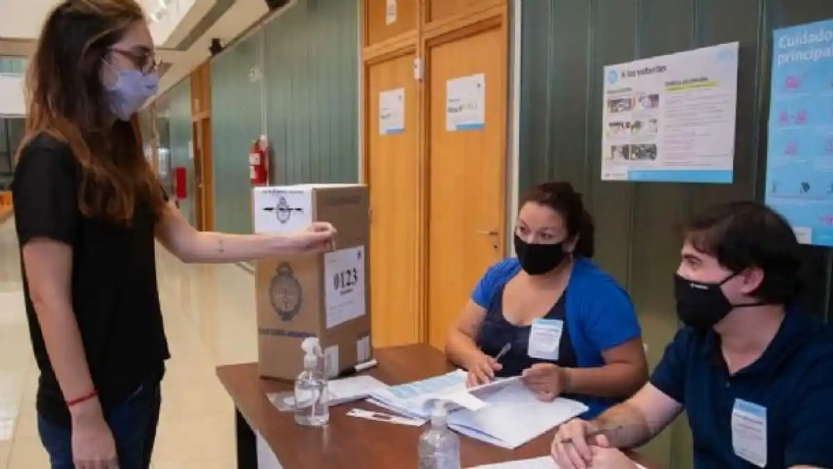 Qué está prohibido desde hoy, qué desde el finde y cuáles son los castigos