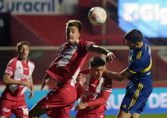 Boca sumó fútbol con un
triunfo ante Sarmiento