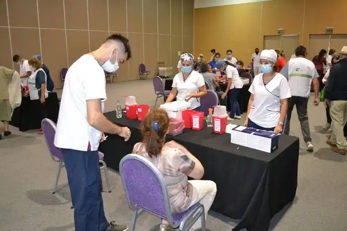 Vacunación descentralizada y permanente para facilitar que  todos completen esquemas