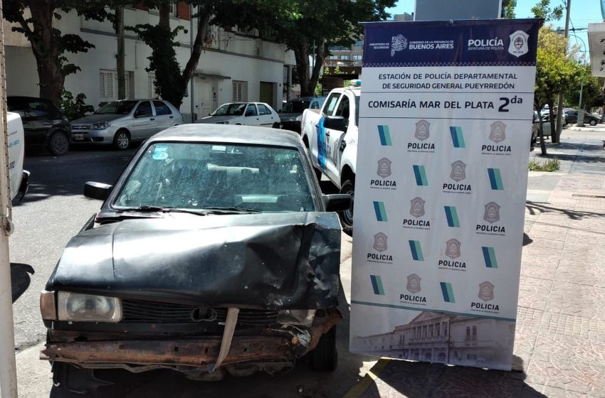 Robo en el Microcentro y persecución: chocaron contra un árbol y un patrullero