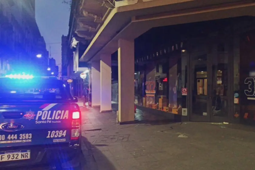 Violentaron la puerta de un local de ropa del microcentro en un intento de robo