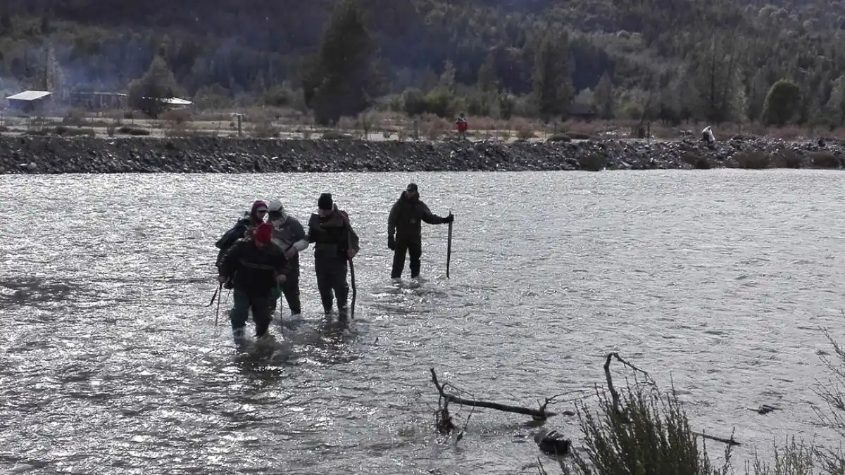 La Justicia ordenó reabrir el camino a Lago Escondido, bloqueado por el magnate Joe Lewis