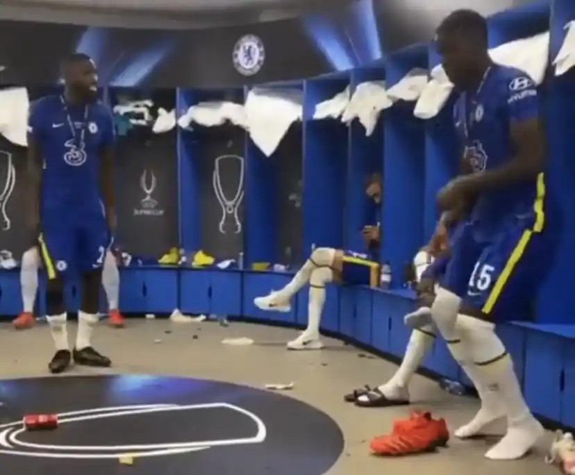 Así se festejó la Supercopa de Europa en el vestuario del Chelsea