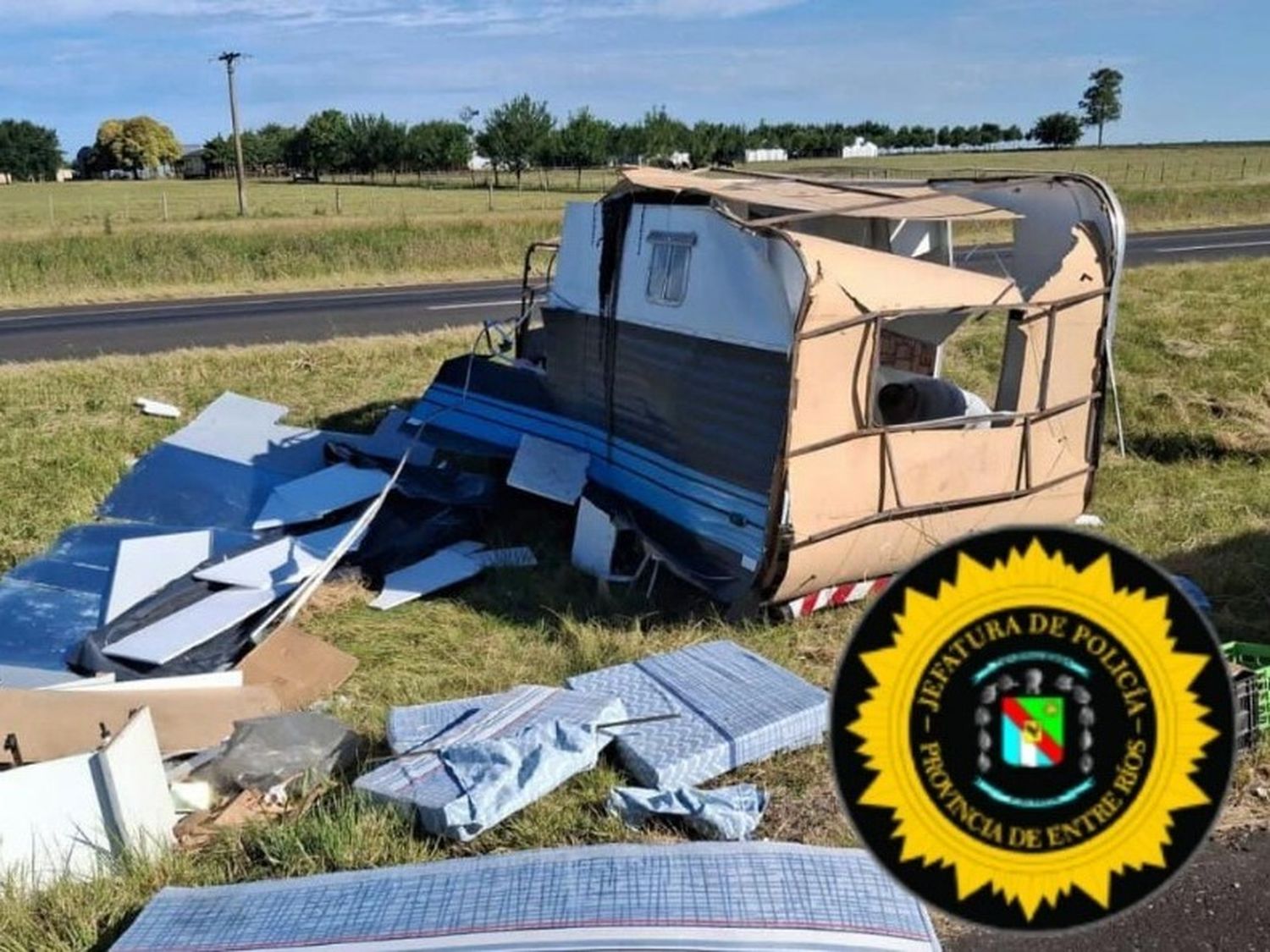 Llevaba una casa rodante de tiro, pero se descontroló y volcó en la Ruta 14