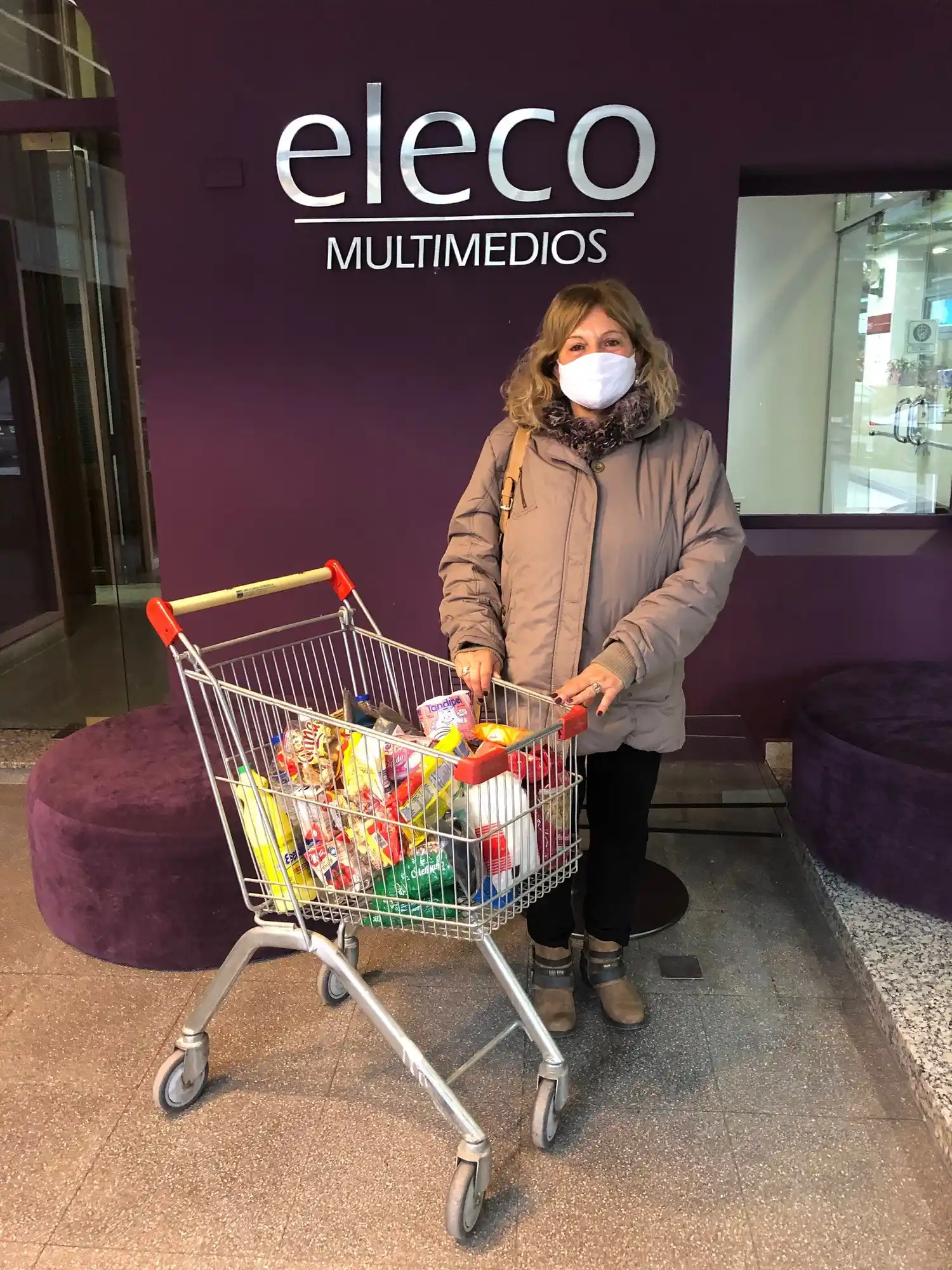 Cecilia Tibiletti resultó ser la ganadora semanal del carro repleto de mercadería.